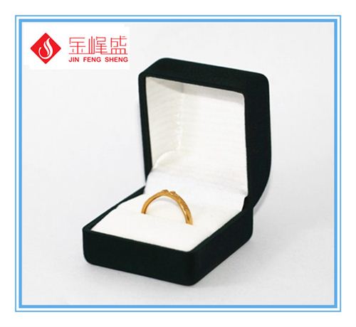 绿色植绒首饰盒